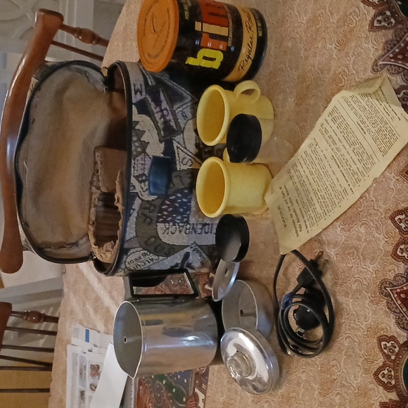 Antique Electric travel coffee percolator with 2 small mugs - Picture 11 of 15